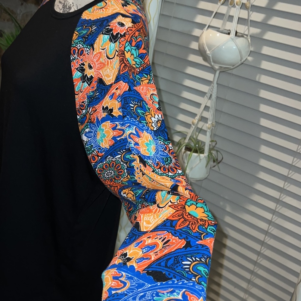 LuLaRoe Randy Tee. - Picture 2 of 6